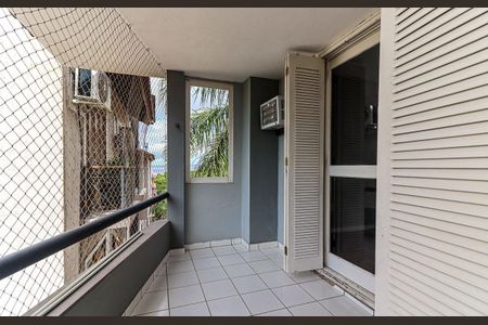 Casa de condomínio para alugar com 217m², 3 quartos e 2 vagasVaranda