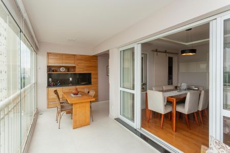 Apartamento à venda com 132m², 3 quartos e 2 vagasVaranda