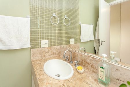 Apartamento à venda com 132m², 3 quartos e 2 vagasBanheiro da Suíte