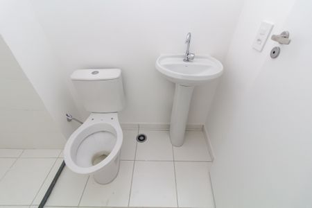 Apartamento para alugar com 2m², 2 quartos e sem vaga Apartamento para alugar com 2m², 2 quartos e sem vagaBanheiro