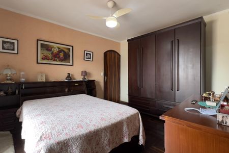 Casa à venda com 180m², 4 quartos e 2 vagasSuíte