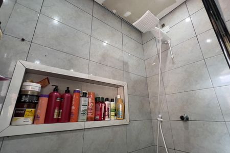 Casa à venda com 180m², 4 quartos e 2 vagasBanheiro 1