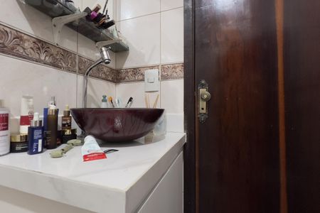Casa à venda com 180m², 4 quartos e 2 vagasBanheiro da Suíte