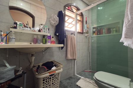 Casa à venda com 180m², 4 quartos e 2 vagasBanheiro 1