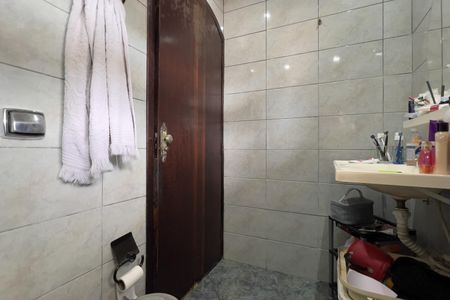 Casa à venda com 180m², 4 quartos e 2 vagasBanheiro 1