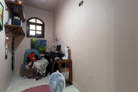 Casa à venda com 180m², 4 quartos e 2 vagasEscritório