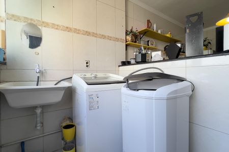 Apartamento à venda com 64m², 2 quartos e 1 vaga Apartamento à venda com 64m², 2 quartos e 1 vagaCozinha e Área de Serviço
