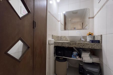 Apartamento à venda com 64m², 2 quartos e 1 vaga Apartamento à venda com 64m², 2 quartos e 1 vagaBanheiro