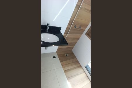 Casa à venda com 160m², 3 quartos e 2 vagasBanheiro