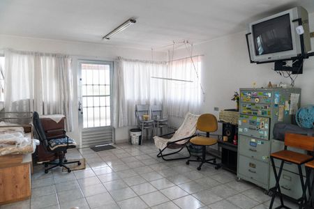 Casa à venda com 175m², 2 quartos e 1 vaga Casa à venda com 175m², 2 quartos e 1 vagaSotão