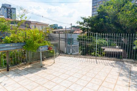 Casa à venda com 175m², 2 quartos e 1 vaga Casa à venda com 175m², 2 quartos e 1 vagaVaranda do Quarto