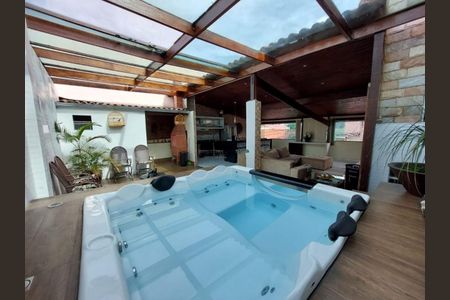 Foto 13 de casa à venda com 4 quartos, 346m² em Bairro da Glória, Contagem