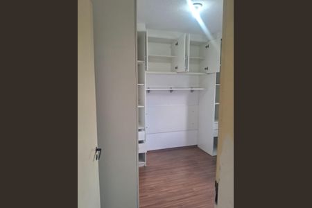 Quarto de apartamento para alugar com 3 quartos, 57m² em Jd S Teresinha, São Paulo