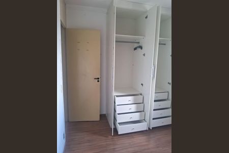 Quarto de apartamento para alugar com 3 quartos, 57m² em Jd S Teresinha, São Paulo