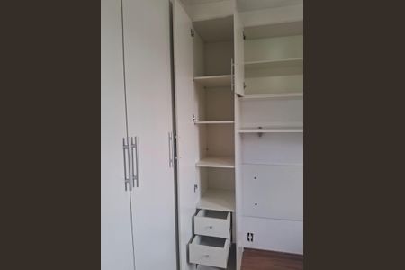 Quarto de apartamento para alugar com 3 quartos, 57m² em Jd S Teresinha, São Paulo