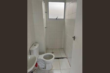 Banheiro de apartamento para alugar com 2 quartos, 42m² em Chácaras Nova Suzano, Suzano