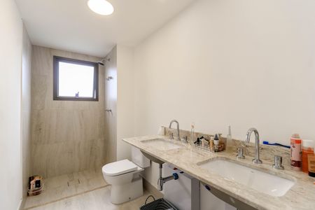 Apartamento à venda com 112m², 2 quartos e 2 vagas Apartamento à venda com 112m², 2 quartos e 2 vagasBanheiro da Suíte 1