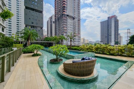 Apartamento à venda com 112m², 2 quartos e 2 vagas Apartamento à venda com 112m², 2 quartos e 2 vagasÁrea comum - Piscina