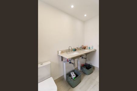 Apartamento à venda com 112m², 2 quartos e 2 vagas Apartamento à venda com 112m², 2 quartos e 2 vagasBanheiro da Suíte 1