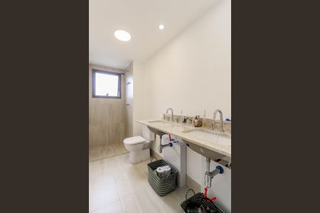 Apartamento à venda com 112m², 2 quartos e 2 vagas Apartamento à venda com 112m², 2 quartos e 2 vagasBanheiro da Suíte 1