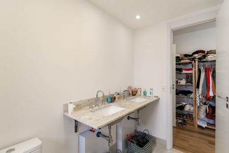 Apartamento à venda com 112m², 2 quartos e 2 vagas Apartamento à venda com 112m², 2 quartos e 2 vagasBanheiro da Suíte 1