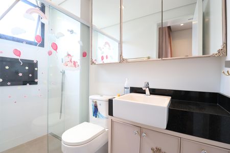 Apartamento à venda com 187m², 3 quartos e 4 vagasBanheiro da Suíte 2