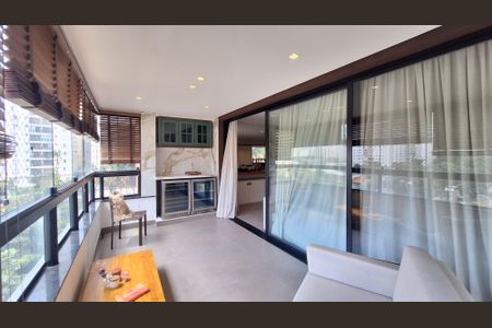 Apartamento à venda com 187m², 3 quartos e 4 vagasVaranda