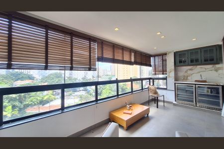 Apartamento à venda com 187m², 3 quartos e 4 vagasVaranda