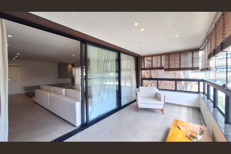 Apartamento à venda com 187m², 3 quartos e 4 vagasVaranda