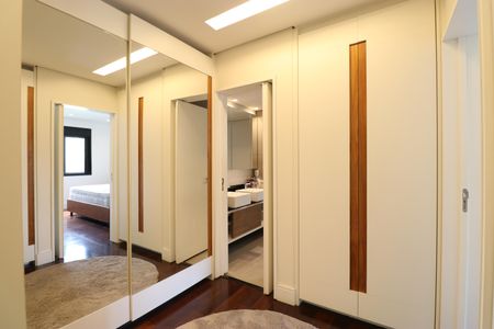 Apartamento à venda com 187m², 3 quartos e 4 vagasCloset