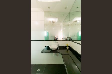 Casa à venda com 190m², 5 quartos e 5 vagas Casa à venda com 190m², 5 quartos e 5 vagasEdícula - Banheiro da Suíte