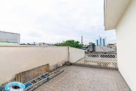 Casa à venda com 190m², 5 quartos e 5 vagas Casa à venda com 190m², 5 quartos e 5 vagasVaranda