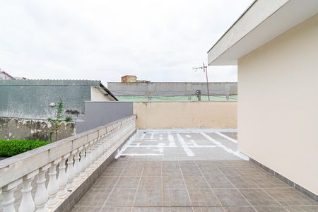 Casa à venda com 190m², 5 quartos e 5 vagas Casa à venda com 190m², 5 quartos e 5 vagasVaranda