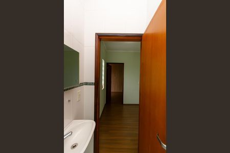 Casa à venda com 190m², 5 quartos e 5 vagas Casa à venda com 190m², 5 quartos e 5 vagasEdícula - Banheiro