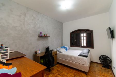 Casa à venda com 190m², 5 quartos e 5 vagas Casa à venda com 190m², 5 quartos e 5 vagasQuarto