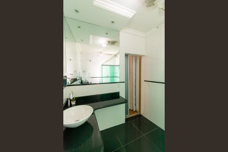 Casa à venda com 190m², 5 quartos e 5 vagas Casa à venda com 190m², 5 quartos e 5 vagasEdícula - Banheiro da Suíte