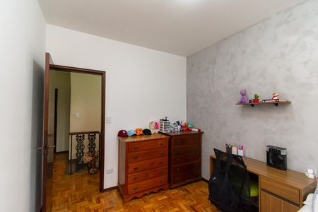 Casa à venda com 190m², 5 quartos e 5 vagas Casa à venda com 190m², 5 quartos e 5 vagasQuarto