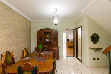 Casa à venda com 190m², 5 quartos e 5 vagas Casa à venda com 190m², 5 quartos e 5 vagasSala