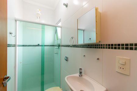 Casa à venda com 190m², 5 quartos e 5 vagas Casa à venda com 190m², 5 quartos e 5 vagasEdícula - Banheiro