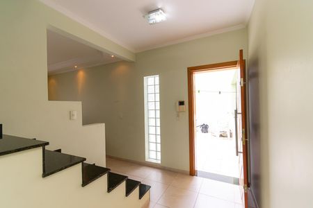 Casa à venda com 190m², 5 quartos e 5 vagas Casa à venda com 190m², 5 quartos e 5 vagasEdícula - Hall de entrada