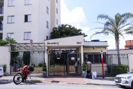 Apartamento à venda com 60m², 2 quartos e 1 vaga Apartamento à venda com 60m², 2 quartos e 1 vagaFachada e portaria