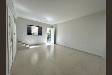 Sala de apartamento para alugar com 2 quartos, 60m² em São João do Rio Vermelho, Florianópolis