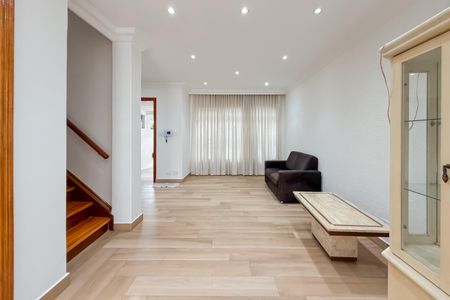 Casa à venda com 150m², 4 quartos e 2 vagasSala