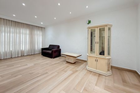 Sala de casa à venda com 4 quartos, 150m² em Jardim da Gloria, São Paulo