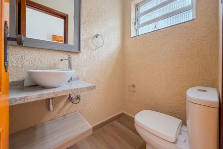 Casa à venda com 150m², 4 quartos e 2 vagasLavabo