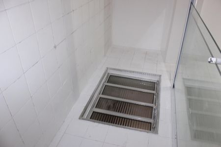 Casa à venda com 190m², 3 quartos e 2 vagasBanheiro 