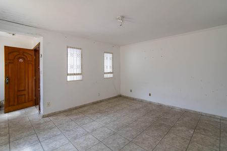 Casa à venda com 240m², 3 quartos e 5 vagas Casa à venda com 240m², 3 quartos e 5 vagasSala