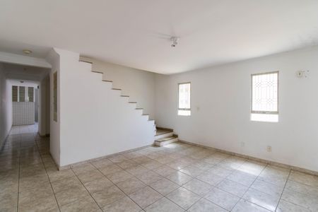 Sala de casa à venda com 3 quartos, 240m² em Jardim Barbosa, Guarulhos