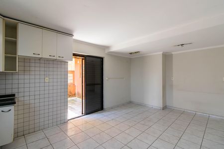 Casa à venda com 240m², 3 quartos e 5 vagas Casa à venda com 240m², 3 quartos e 5 vagasCozinha