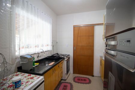 Casa para alugar com 111m², 2 quartos e 2 vagasCozinha 